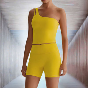 Ensemble de sport 2 pièces personnalisé pour femme : soutien-gorge asymétrique et short de yoga pour entraînement, gym et fitness - Product Image 3