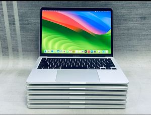 Portátil Usado M-a-cBook Pro 13.3" 2020 A2338, 8 Núcleos, 8 GB de RAM, 256 GB SSD, Touch Bar, Teclado en Inglés, Venta al Por Mayor - Product Image 3
