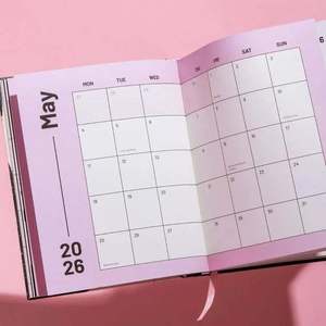 Gal Planner 2026เอกสารการวางแผนรายวันสิ่งจำเป็นในครัวเรือนปฏิทินกระดาษ - Product Image 1