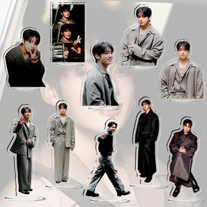 10CM KPOP JUNGKOOK HD Photo Deux Côtés Imprimer Acrylique Standee Magazine <span class=keywords><strong>Action</strong></span> Stand <span class=keywords><strong>Bureau</strong></span> Décor Affichage Modèle Fans Cadeau D'anniversaire - Product Image 1