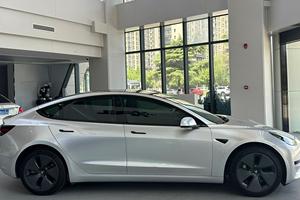 Vinilo Adhesivo Plateado Metálico PET de 7.5mil, Alto Brillo, con Liberación de Aire y Autoreparación, Rollo para Automóviles, Película para Cambio de Color de Coches, Venta al por Mayor - Product Image 4