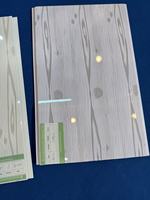 Panneau de plafond en PVC Largeur 250mm Conception en marbre Surface plane rainurée avec effet argenté