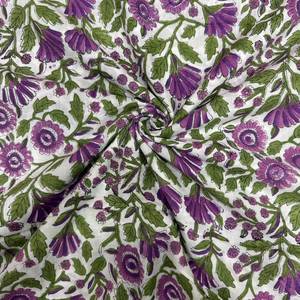 Tissu en coton imprimé floral violet lavande avec motif botanique de feuilles vertes pour Kurti, robe, salwar kameez et vêtements ethniques - Product Image 2