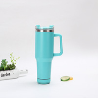 Gobelet à café isotherme en acier inoxydable personnalisé tendance de 40 oz avec haut-parleur Bluetooth portable et paille rabattable