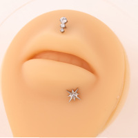 Labret pour enfant en titane G23 ASTM F136, avec grappe de 3 pierres CZ graduées, fileté intérieurement, plaqué or 18 carats, pour cartilage d'oreille