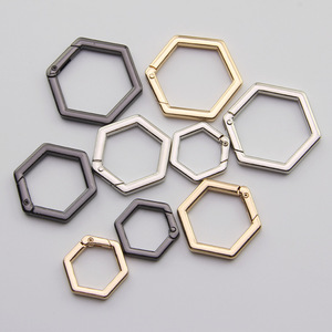 Mosquetón Hexagonal de Aleación de Zinc de Alta Calidad, 26 mm, Ligero, con Colores Personalizables <span class=keywords><strong>para</strong></span> <span class=keywords><strong>Llaveros</strong></span> de <span class=keywords><strong>Boda</strong></span> - Product Image 2