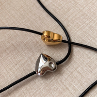 Personnalité de la mode laiton plaqué or coeur pendentif noir longue corde chandail chaîne collier bijoux usine en gros