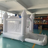 Château gonflable blanc pour mariage en extérieur, tout-en-un avec toboggan et piscine à balles, idéal pour les fêtes et le divertissement