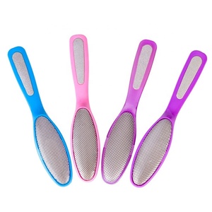 Lime à pied de pédicure en acier inoxydable à poignée en plastique coloré de qualité supérieure bon marché lime à pied en métal pour dissolvant de callosités - Product Image 6