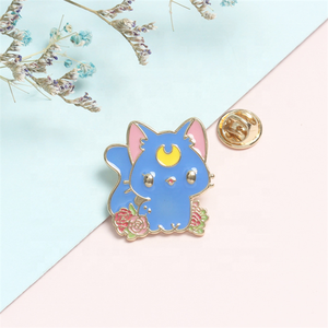 Pin de solapa de esmalte suave, insignia de metal de gato, animal de dibujos animados personalizado - Product Image 2