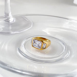 YF2640 Zierlicher Goldring-Design Schmuck Hypoallergener Edelstahl 18K Vergoldet mit Klaren Zirkonia-Ringen - Product Image 4