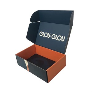스팟 UV(두꺼운 UV 코팅) 전자상거래 턱 플랩 포장 상자 맞춤 로고 인서트 포함 노트북 접이식 흰색 배송용 포장 상자 - Product Image 1