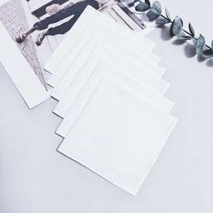 Pañuelo de algodón blanco con borde de encaje para boda y Navidad, de algodón peinado - Product Image 1