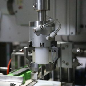 Machine de bouchage automatique pneumatique pour bidons et bouteilles - Product Image 3