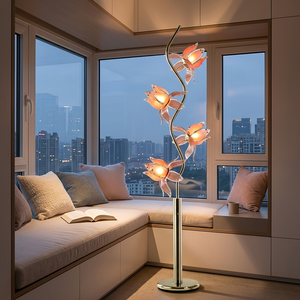 Lampadaire Minimaliste Floral à 4 Têtes Design Lotus Doré avec Poteau en S, Lumière Ambiante Chaude pour la Maison - Product Image 1
