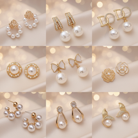 Vente en gros de nouvelles boucles d'oreilles à clous en or plaqué or et perles, boucles d'oreilles tendance, bijoux pour femmes pour les fêtes et les cadeaux
