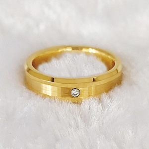 Anelli in Carburo di Tungsteno 4MM Pronti per la Spedizione, Fedi Nuziali Placcate in Oro 18K, Gioielli con Superficie <span class=keywords><strong>Piatta</strong></span> a Strisce per Donne e Uomini - Product Image 4