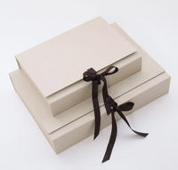 Boîte de conditionnement cadeau rigide en forme de livre de luxe, en matériau recyclable, avec logo personnalisé, doublure en éponge pour cosmétiques, parfums, vêtements