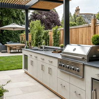 Meubles de cuisine extérieurs modulaires modernes de luxe en acier SUS304, étanches IPX4, avec barbecue, évier et rangement réfrigérateur