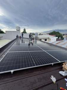 Système <span class=keywords><strong>solaire</strong></span> hybride commercial 5-30 kW avec panneaux en silicium monocristallin et contrôleur MPPT 3 phases 380V 50HZ AC - Product Image 6