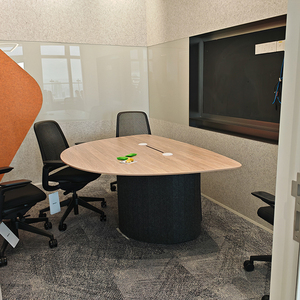 Mesa de Conferencias Rectangular Grande de Madera Moderna y Lujosa Personalizada LIWEI con Características Ecológicas para Salas de Conferencias de Oficina - Product Image 6