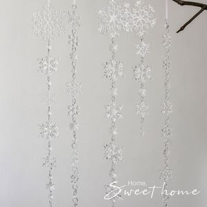 Guirlande de flocons de neige en acrylique transparent - Longue chaîne suspendue pour la décoration de l'arbre de Noël et des fenêtres - Product Image 1
