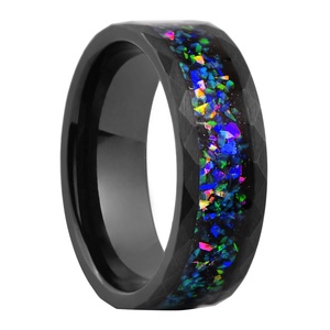 Bague de fiançailles en tungstène noir martelé 8MM avec incrustation d'<span class=keywords><strong>opale</strong></span> concassée et d'<span class=keywords><strong>opale</strong></span> galaxie, vente en gros de bijoux - Product Image 3
