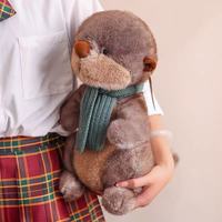 Peluche Otter Douce et Moelleuse avec Écharpe Tricotée, Adorable Animal Assis en Peluche pour Décoration d'Intérieur et Cadeau