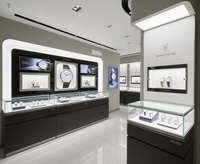 Vitrine Murale de Luxe GZowin pour Montres avec Éclairage LED, Porte Coulissante et Dimensions Personnalisables pour Présentoirs Promotionnels et Vente au Détail