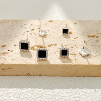 Ensemble de trois boucles d'oreilles carrées simples - Accessoires de mode luxueux et élégants pour le quotidien