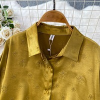 Ensemble deux pièces femme automne 2026 : chemise en satin moutarde et pantalon large, manches chauve-souris, imprimé floral, taille haute, style décontracté, luxe, vente en gros