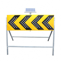 Signalisation routière directionnelle à LED en forme de chevron, panneaux de signalisation routière en aluminium, signalisation routière solaire