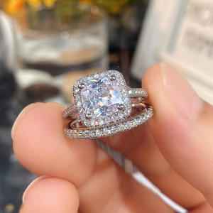 Anello di fidanzamento in oro bianco con diamante taglio cuscino naturale colore D da donna con diamanti laterali - Modello DJ031 - Product Image 4