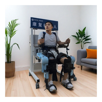 Aide à la marche pour la prévention des chutes chez les personnes âgées, système d'assistance à l'équilibre par exosquelette, essentiel pour les soins à domicile des personnes âgées
