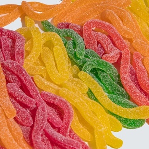 ขายส่งฉลากส่วนตัวที่กําหนดเองรสเปรี้ยวหวานรูปหนอนของขนมเยลลี่เหนียว - Product Image 4