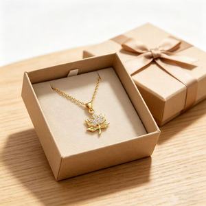 Collier en Chaîne à Maillons en Acier Inoxydable Plaqué Or <span class=keywords><strong>de</strong></span> Luxe avec Feuille d'Érable et Cristal, Collier Tendance pour Anniversaire - Product Image 3