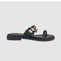 Sandales plates à bout fendu pour femmes, à bride unique ornée de pierres et de perles, avec boucles métalliques, confortables, antidérapantes et décontractées