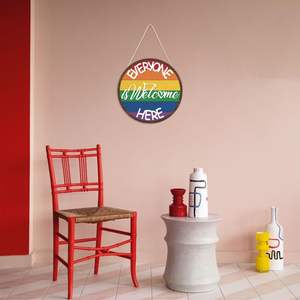 Letrero de Madera 'Todos son Bienvenidos Aquí', Placa Redonda Colgante con Arcoíris, Decoración Rústica Inspiradora para Puerta Principal, Letrero de Bienvenida Multicolor para Pared - Product Image 4