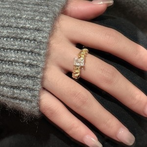 แหวนหรูหราสำหรับฤดูใบไม้ร่วงและฤดูหนาว ทำจากเงินแท้ S925 ลายบิดเกลียวแบบฝรั่งเศสย้อนยุค ดีไซน์เรียบง่ายทรงสี่เหลี่ยม ประดับด้วยเพชรซิркоเนียแบบเปิด - Product Image 3