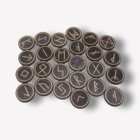 Wiccan Runes Set pour la méditation Autel & Divination Poli Sculpture sur bois & Alchimie Guérison Décor à la maison Assistant Rune Props