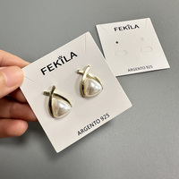 Cartes de présentation de bijoux personnalisées en gros avec trou de suspension, cartes pour boucles d'oreilles, étiquettes en papier kraft personnalisées pour l'emballage de bijoux