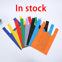 Logo personnalisé multicolore tissu non tissé T-Shirt sacs poignée découpée fourre-tout sacs à provisions modèle de supermarché stock pas cher prix