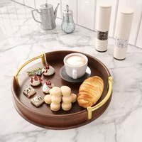 Plateau rond simple en bambou avec poignée métallique pour la maison, le restaurant, le service à thé, les collations, la cuisine, les mariages - Assiette de présentation en gros