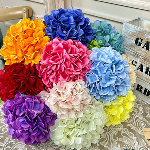 Bouquet d'hortensias artificiels 135 pétales Fleurs en soie faites à la main Décorations de mariage Décoration intérieure Accessoires de photographie - Product Image 1