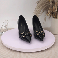 Nouvelles Chaussures de Mariée Polyvalentes en Cuir Verni Noir à Boucle Métallique Pointue et Talon Épais Imperméables pour Femmes Grandes Tailles 2026