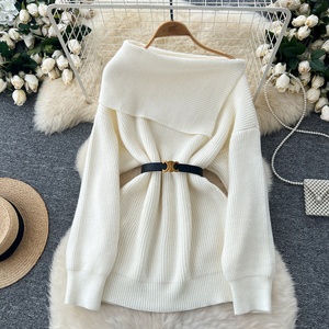 Elegante Maglione Stile Dea con Vita Stretta e Spalle Scoperte - Primavera - Product Image 2