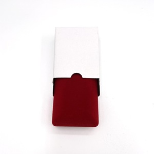 โรงงานมีสินค้าพร้อมส่งจำนวนมาก กล่องใส่เครื่องประดับกำมะหยี่แบบคลาสสิก รับผลิตกล่องเครื่องประดับตามสั่ง - Product Image 2