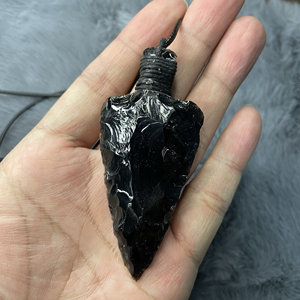 Venta al por mayor de colgantes de obsidiana tallada a mano en forma de flecha, estilo boho, cristal para atracción de riqueza, piedra decorativa tallada, piedra en bruto. - Product Image 3