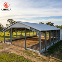 Grande grange équestre préfabriquée en acier, abri pour chevaux imperméable à montage rapide pour manège et projet d'élevage de chevaux