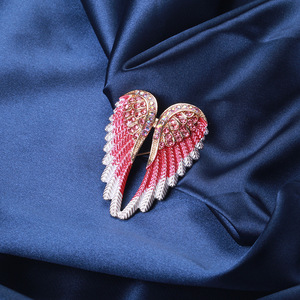 Broches Clásicos con Alas de Ángel y Diamantes de Imitación, Joyería Brillante, Broches de Diseño con Plumas para Regalo - Product Image 3